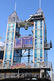 The Tower Event Center mit dem neuen Sky Drive (©Foto: Martin Schmittz)